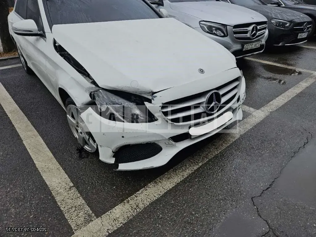 Photo 2 of 9: 2018 Mercedes-Benz C200, VIN WDDWF4CB9JF615972 — Korean insurance auction