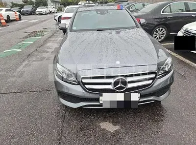 Photo 1 of 19: 2017 Mercedes-Benz E220 d — Korean insurance auction