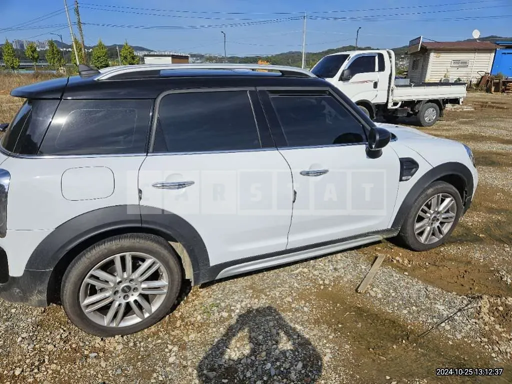 Photo 2 of 14: 2020 MINI Cooper COUNTRYMAN(18) — Korean insurance auction