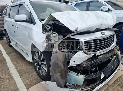 Photo 1 of 18: 2017 Kia Carnival, VIN KNAMB81ABHS247253 — Korean insurance auction