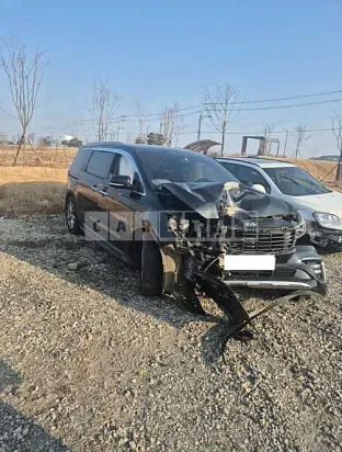 Photo 2 of 23: 2019 Kia Carnival, VIN KNAME81ABKS508097 — Korean insurance auction