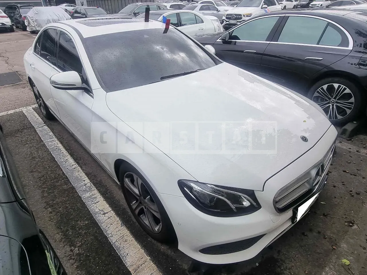 Photo 2 of 18: 2019 Mercedes-Benz E300, VIN WDDZF4JB1KA600333 — Korean insurance auction