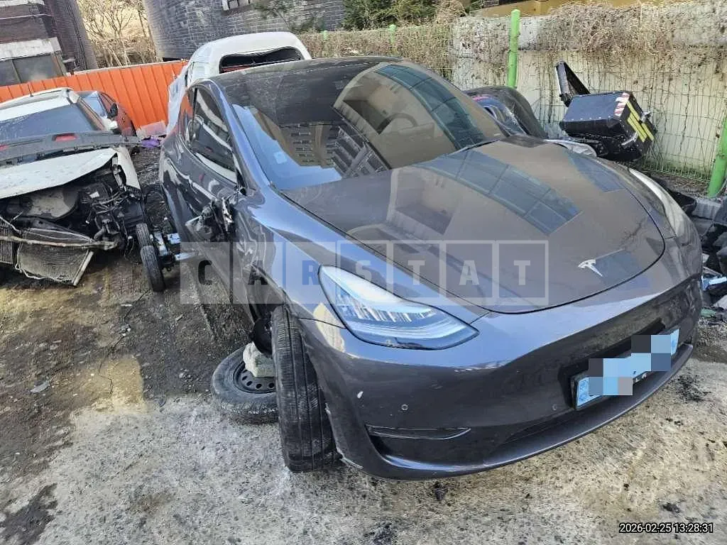 Photo 2 of 12: 2021 Tesla Model Y Long Range — Korean insurance auction
