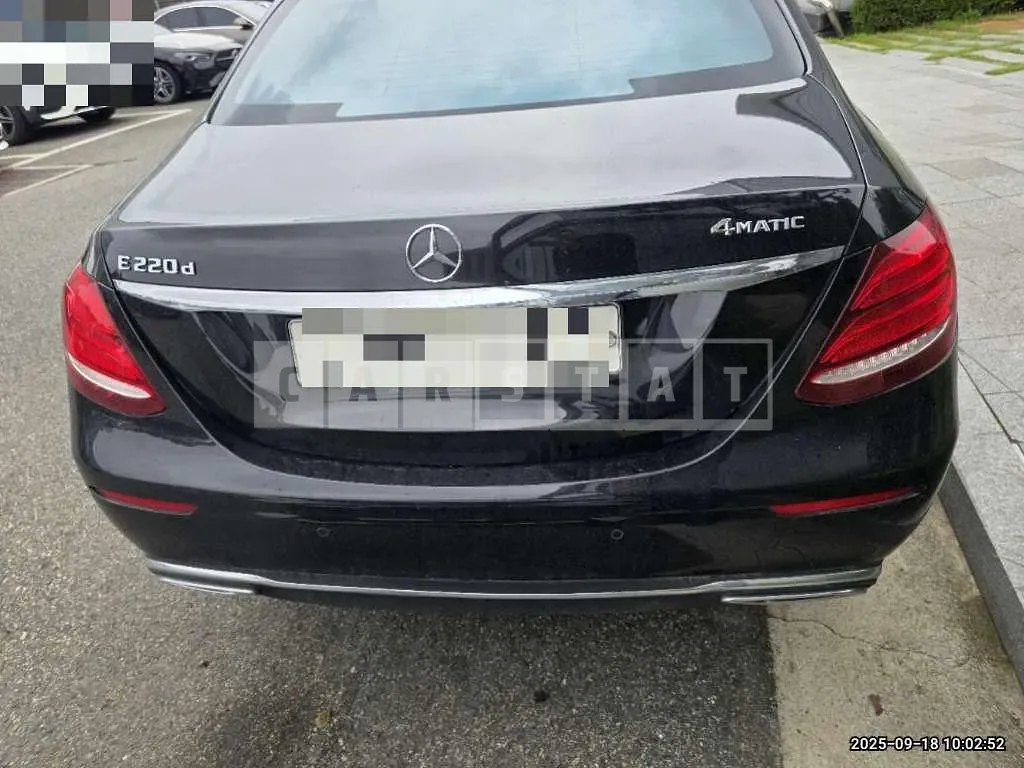 Photo 2 of 20: 2017 Mercedes-Benz E220 d — Korean insurance auction