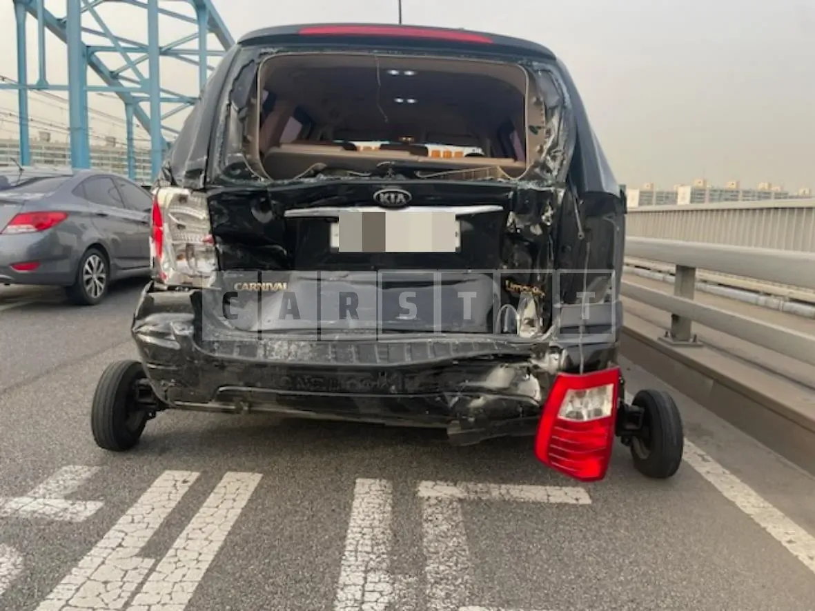 Photo 2 of 2: 2014 Kia Carnival — Korean insurance auction