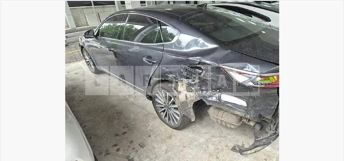 Photo 2 of 11: 2017 Kia K7 — Korean insurance auction