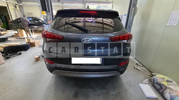 Photo 2 of 11: 2017 Hyundai Tucson, VIN KMHJ3815GHU269748 — Korean insurance auction