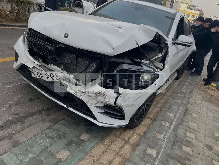 Photo 2 of 9: 2017 Mercedes-Benz GLC220d 4Matic Coupe, VIN WDC0J0FBXJF299477 — Korean insurance auction