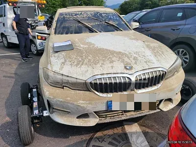 Photo 1 of 19: 2021 BMW Calm 320i — Korean insurance auction