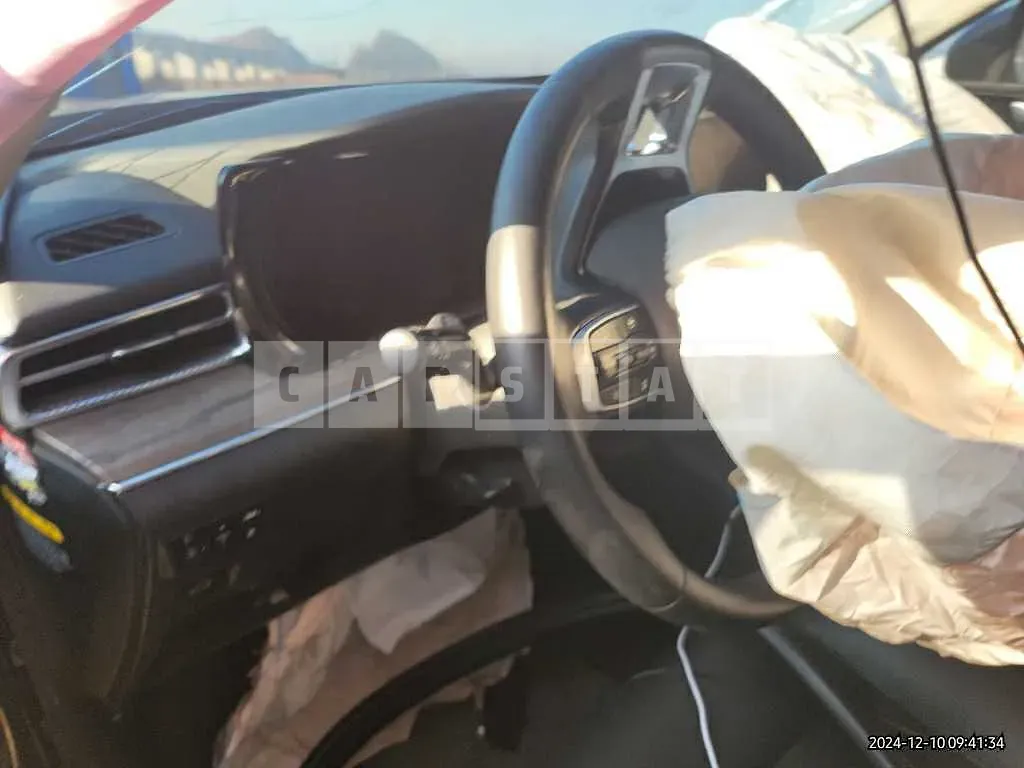 Photo 2 of 25: 2020 Kia K5 — Korean insurance auction