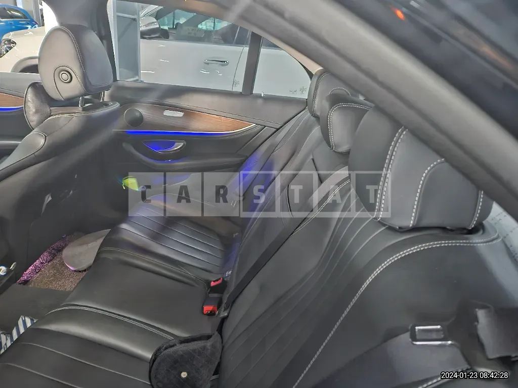 Photo 2 of 49: 2017 Mercedes-Benz E220 d, VIN WDDZF0EB7HA177477 — Korean insurance auction