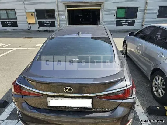 Photo 2 of 30: 2023 Lexus ES300h — Korean insurance auction