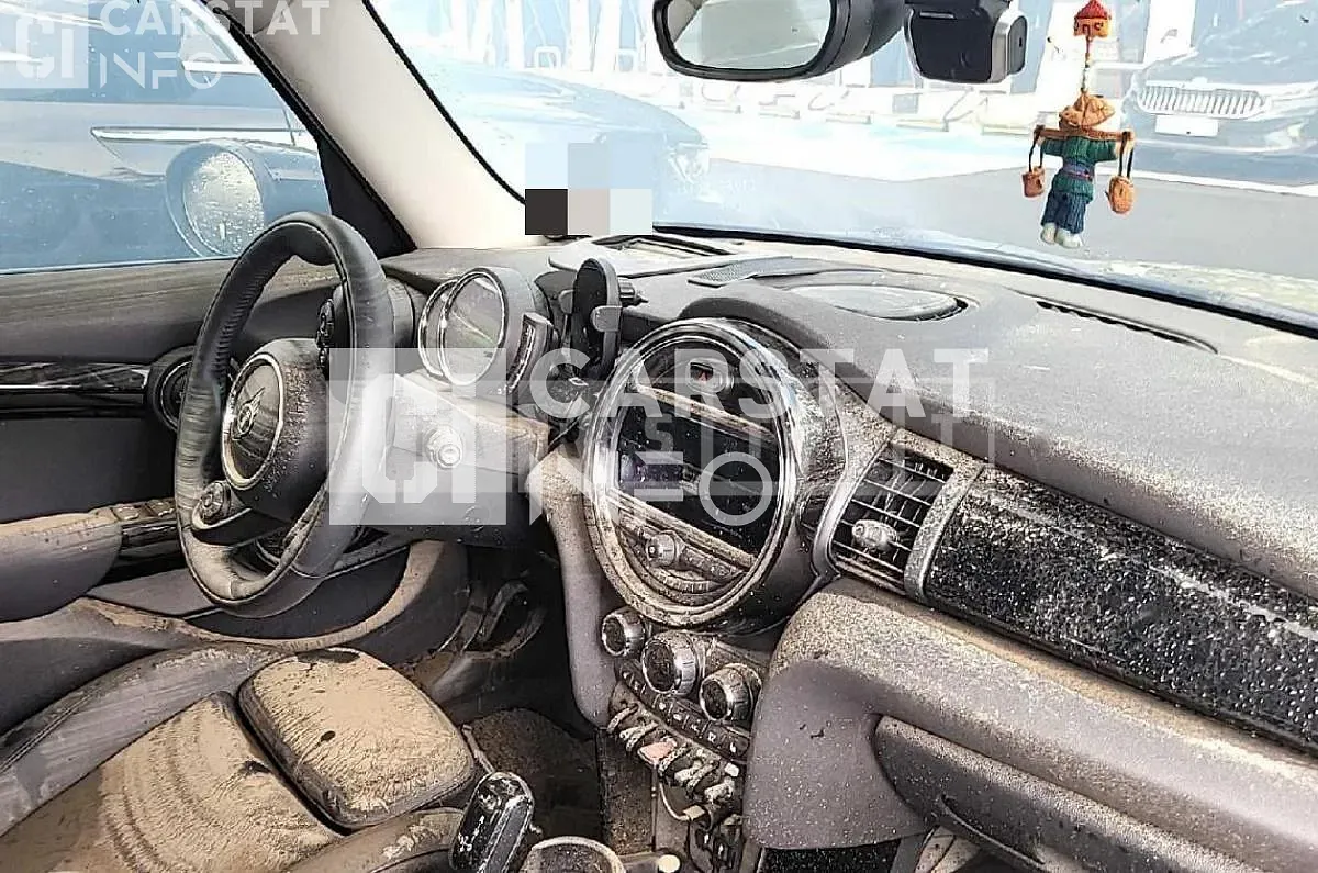 Photo 2 of 6: 2019 MINI Bokni Cooper Five Door — Korean insurance auction