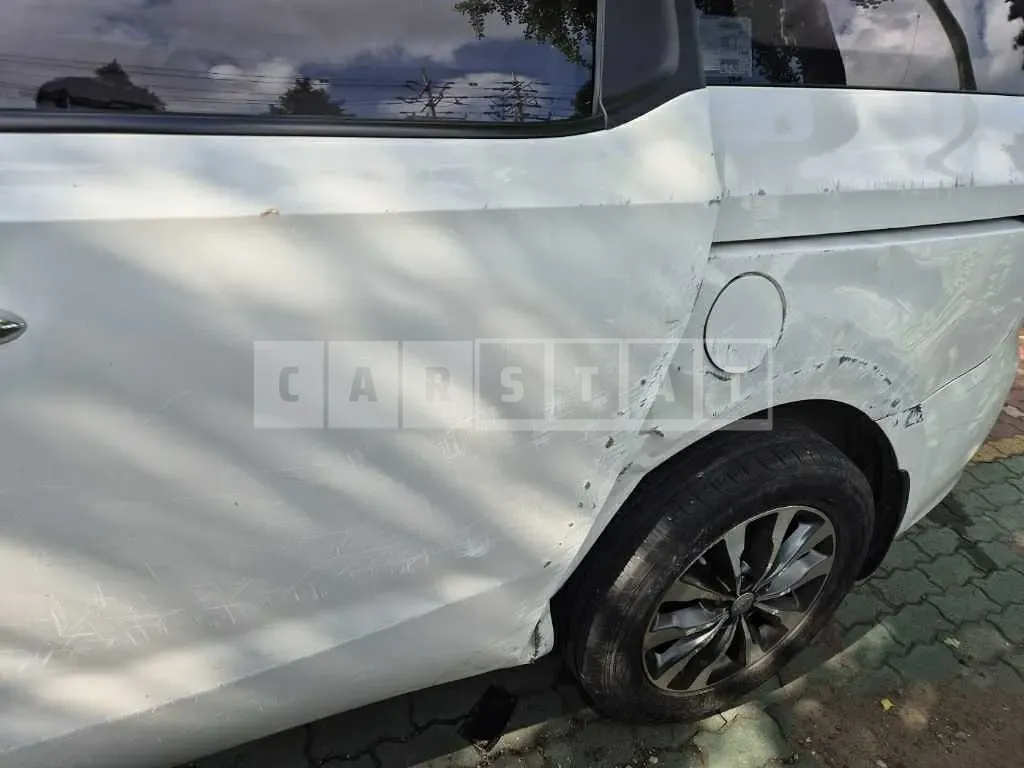 Photo 2 of 12: 2015 Kia Carnivals — Korean insurance auction