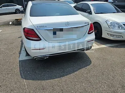 Photo 1 of 5: 2017 Mercedes-Benz E220 d — Korean insurance auction