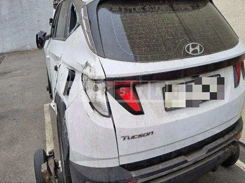 Photo 2 of 26: 2022 Hyundai Tucson — Korean insurance auction