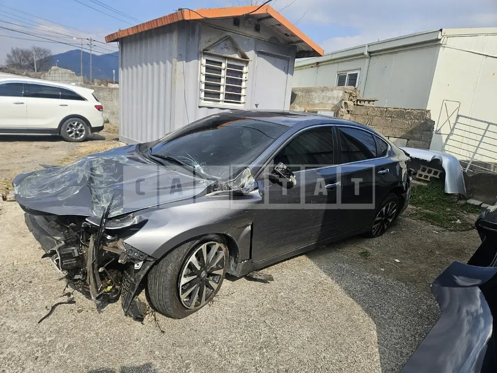 Photo 2 of 14: 2017 Nissan Altima 2.5 — Korean insurance auction
