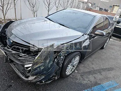 Photo 1 of 32: 2018 Toyota Camry Hybrid, VIN JTNB21HK3J3011021 — Korean insurance auction