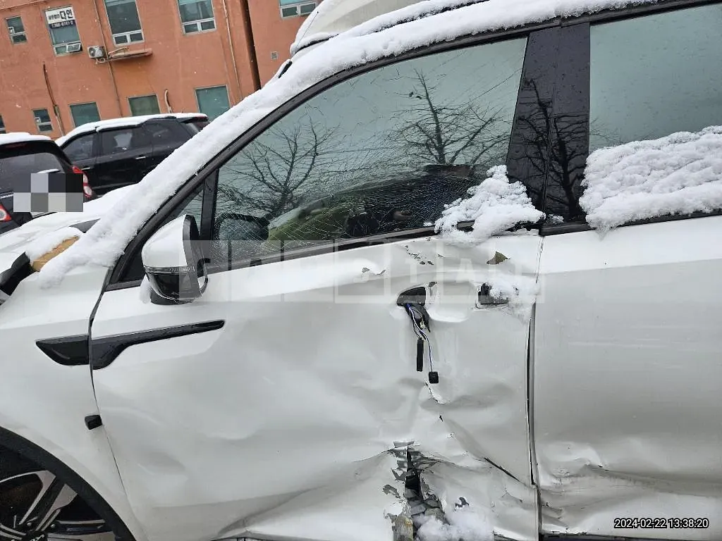 Photo 2 of 30: 2022 Kia Sorento Hybrid 1.6, VIN KNARL81GBNA112583 — Korean insurance auction