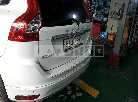 Photo 2 of 19: 2016 Volvo XC60 D3, VIN YV1DZARBDG2852628 — Korean insurance auction