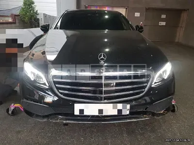 Photo 1 of 11: 2020 Mercedes-Benz E 300 4Matic, VIN WDDZF4KB0LA728692 — Korean insurance auction