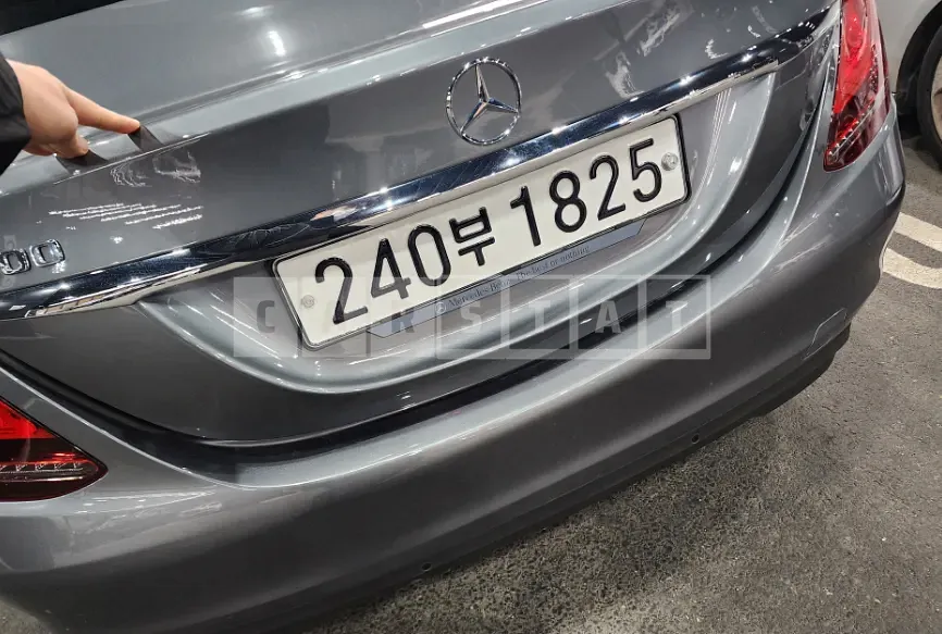 Photo 2 of 5: 2019 Mercedes-Benz C 200, VIN WDDWF8AB8KR523522 — Korean insurance auction