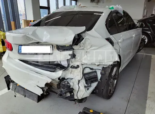 Photo 2 of 17: 2016 BMW 320d, VIN WBA8C5103GK639717 — Korean insurance auction