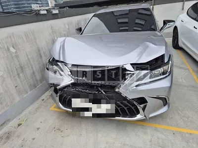 Photo 1 of 17: 2023 Lexus ES300h — Korean insurance auction