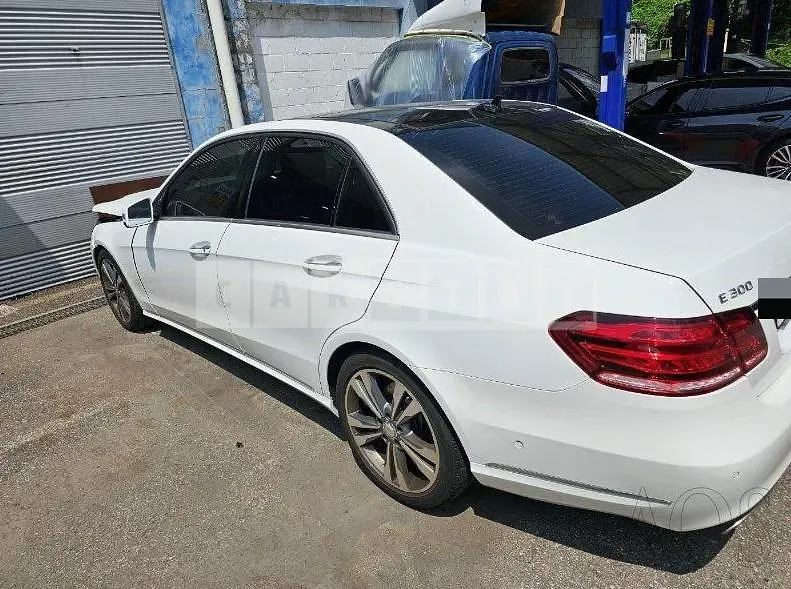 Photo 2 of 11: 2014 Mercedes-Benz E300 4Matic — Korean insurance auction