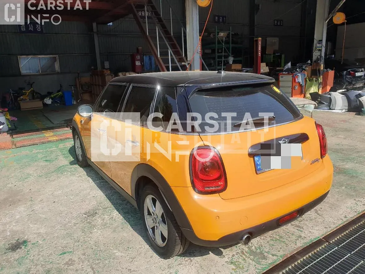 Photo 2 of 9: 2015 MINI Cooper D Five-Door — Korean insurance auction