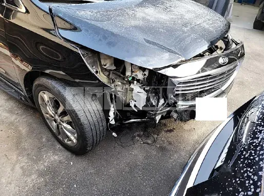 Photo 2 of 29: 2017 Kia Carnival, VIN KNAMB81ABHS247691 — Korean insurance auction