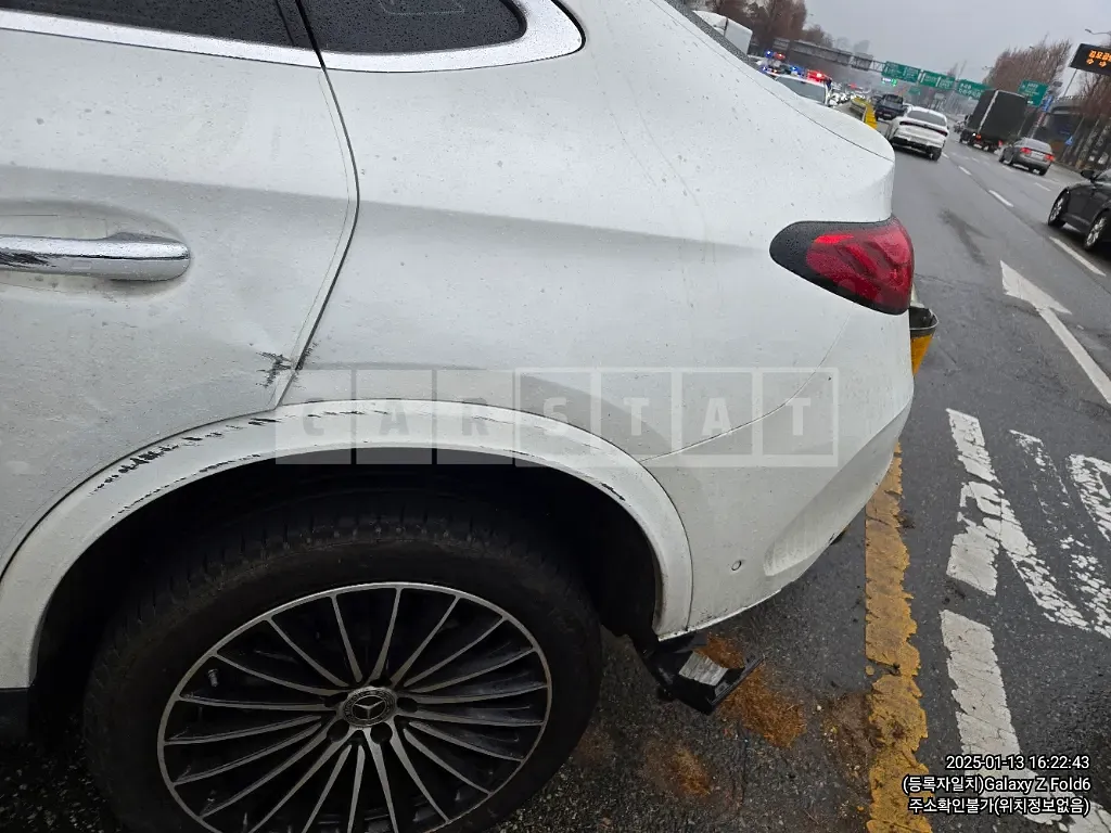 Photo 2 of 49: 2024 Mercedes-Benz GLC300 4Matic Coupe — Korean insurance auction