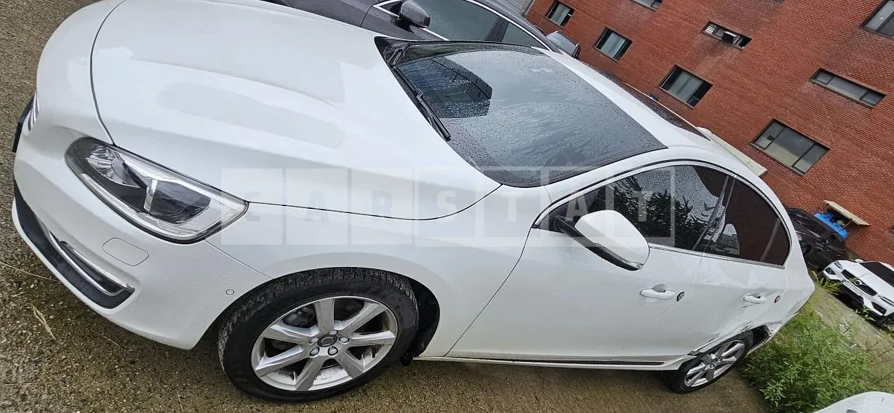 Photo 2 of 19: 2017 Volvo S60 D3, VIN YV1FS79B0H2439935 — Korean insurance auction