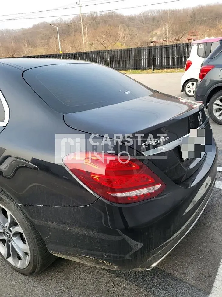 Photo 2 of 24: 2018 Mercedes-Benz C350 e, VIN WDDWF4HB8JR401918 — Korean insurance auction