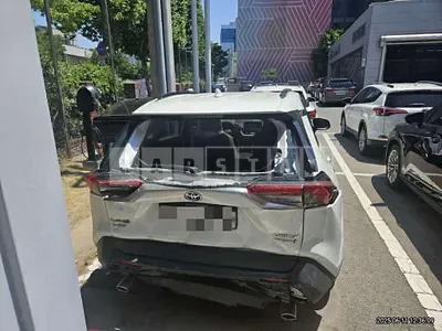 Photo 1 of 10: 2020 Toyota Lave 4 Hybrid AWD — Korean insurance auction