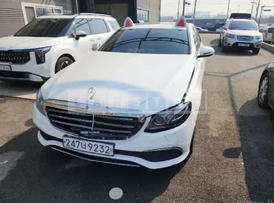 Photo 1 of 21: 2017 Mercedes-Benz E220d — Korean insurance auction