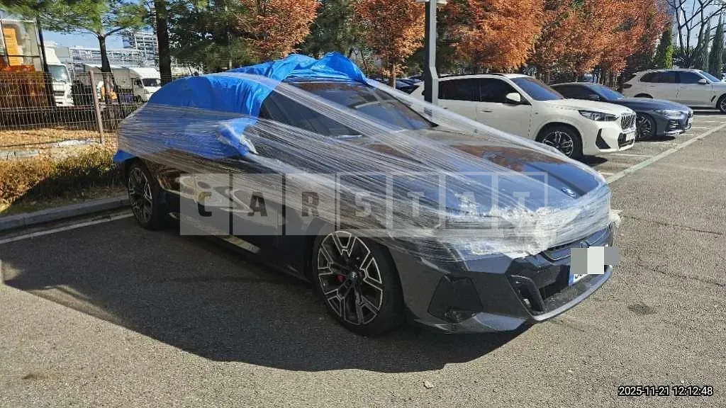 Photo 2 of 37: 2024 BMW 530e — Korean insurance auction