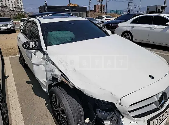 Photo 2 of 47: 2020 Mercedes-Benz C 200, VIN W1KWF8ABXLR567278 — Korean insurance auction