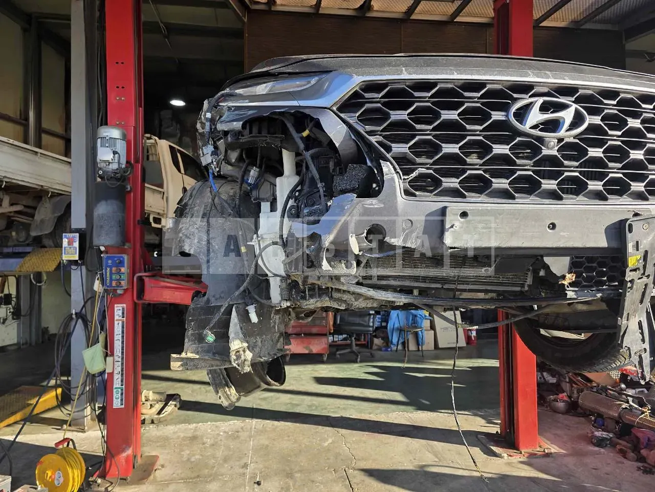 Photo 2 of 24: 2018 Hyundai Santa Fe, VIN KMHS381BBKU066822 — Korean insurance auction