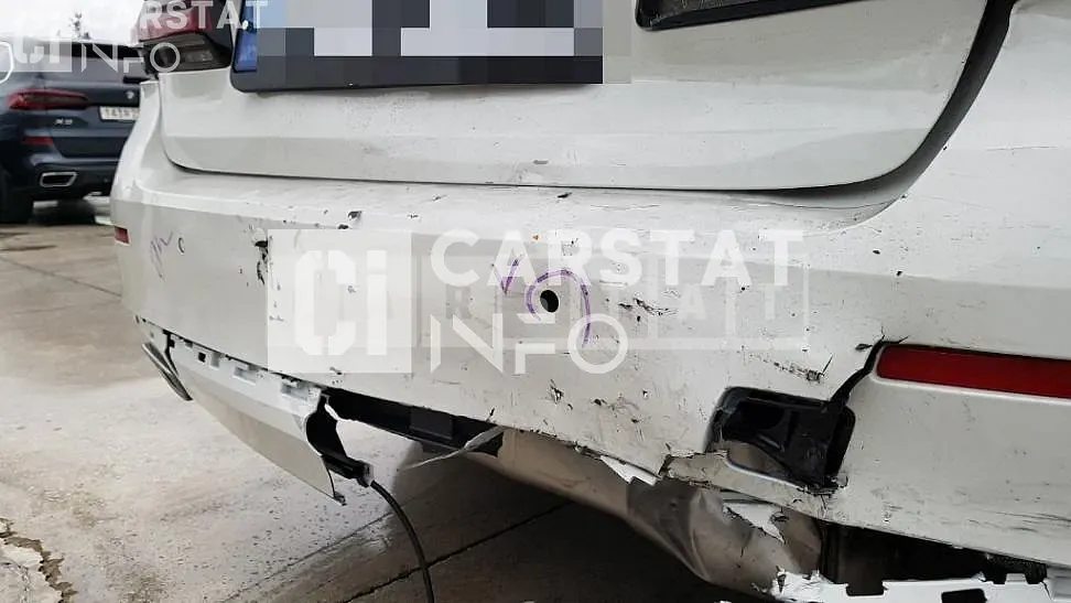 Photo 2 of 35: 2022 BMW 520i, VIN WBA11BH08NCK00984 — Korean insurance auction