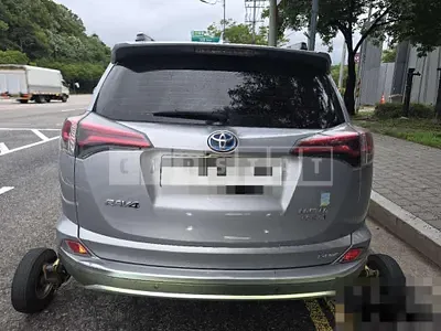 Photo 1 of 18: 2016 Toyota Love 4 Hybrid — Korean insurance auction