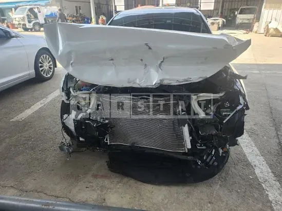 Photo 2 of 17: 2023 Kia K5 — Korean insurance auction