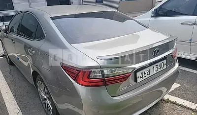 Photo 1 of 33: 2017 Lexus ES300h, VIN JTHBW1GG8H2154650 — Korean insurance auction