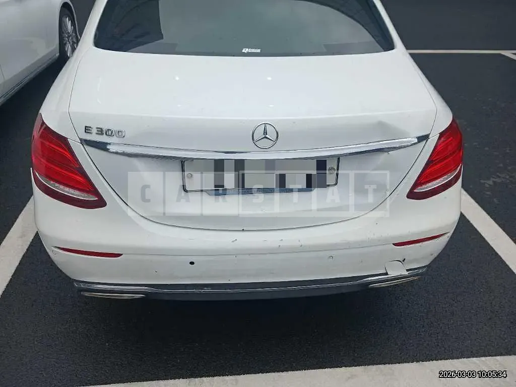 Photo 2 of 13: 2018 Mercedes-Benz E200 — Korean insurance auction
