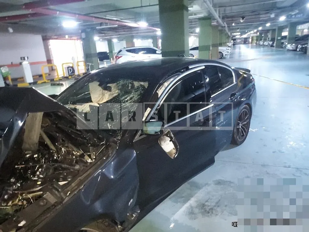 Photo 2 of 21: 2022 BMW 520i — Korean insurance auction