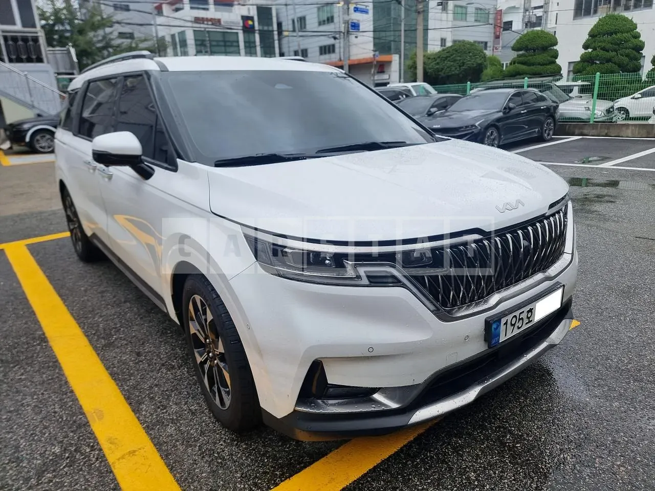Photo 2 of 12: 2023 Kia Carnival, VIN KNANC81BBPS334095 — Korean insurance auction