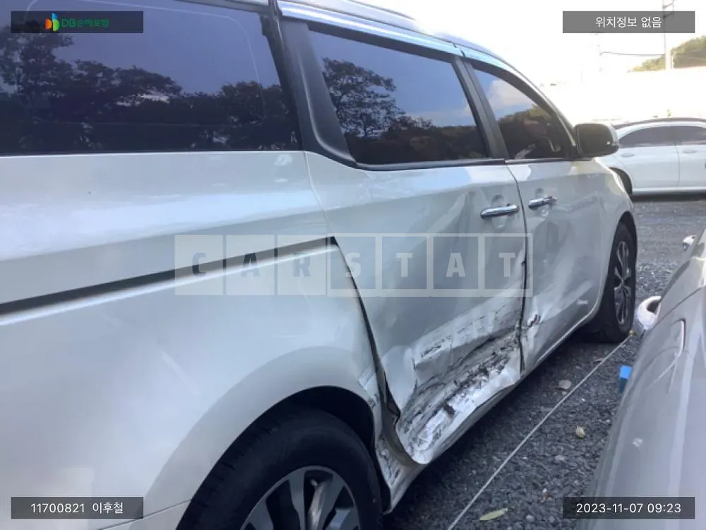 Photo 2 of 22: 2017 Kia Carnival, VIN KNAMB81ABJS402555 — Korean insurance auction