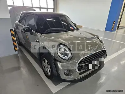 Photo 1 of 25: 2020 MINI Cooper Five-Door — Korean insurance auction
