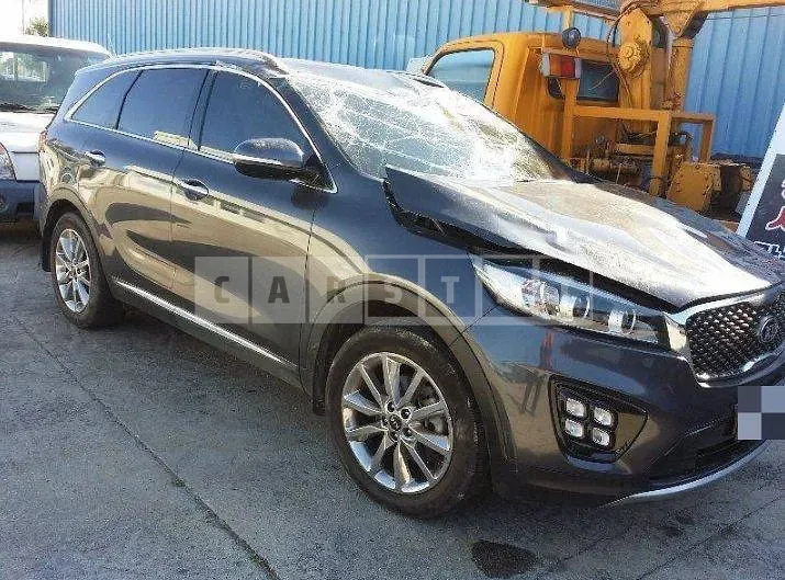 Photo 2 of 8: 2017 Kia Sorento — Korean insurance auction