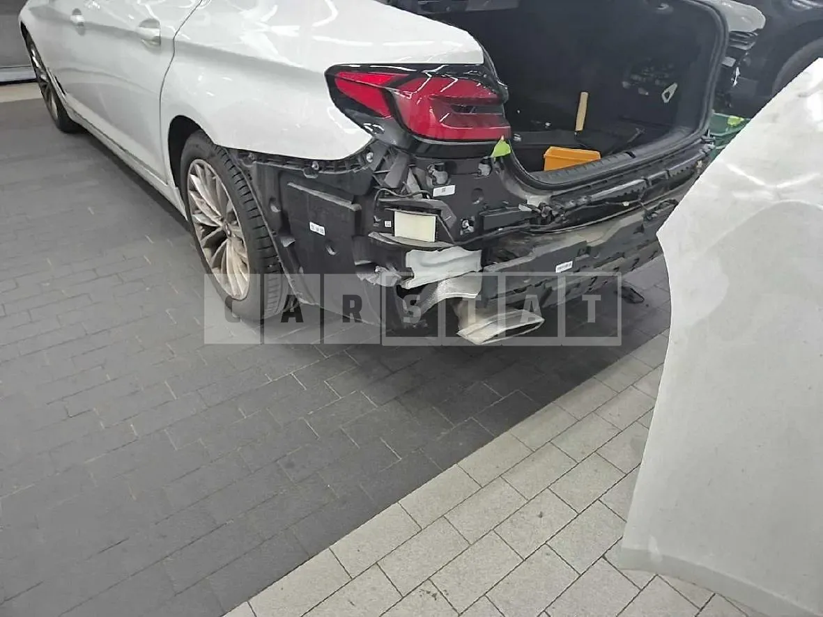Photo 2 of 9: 2022 BMW 520i — Korean insurance auction
